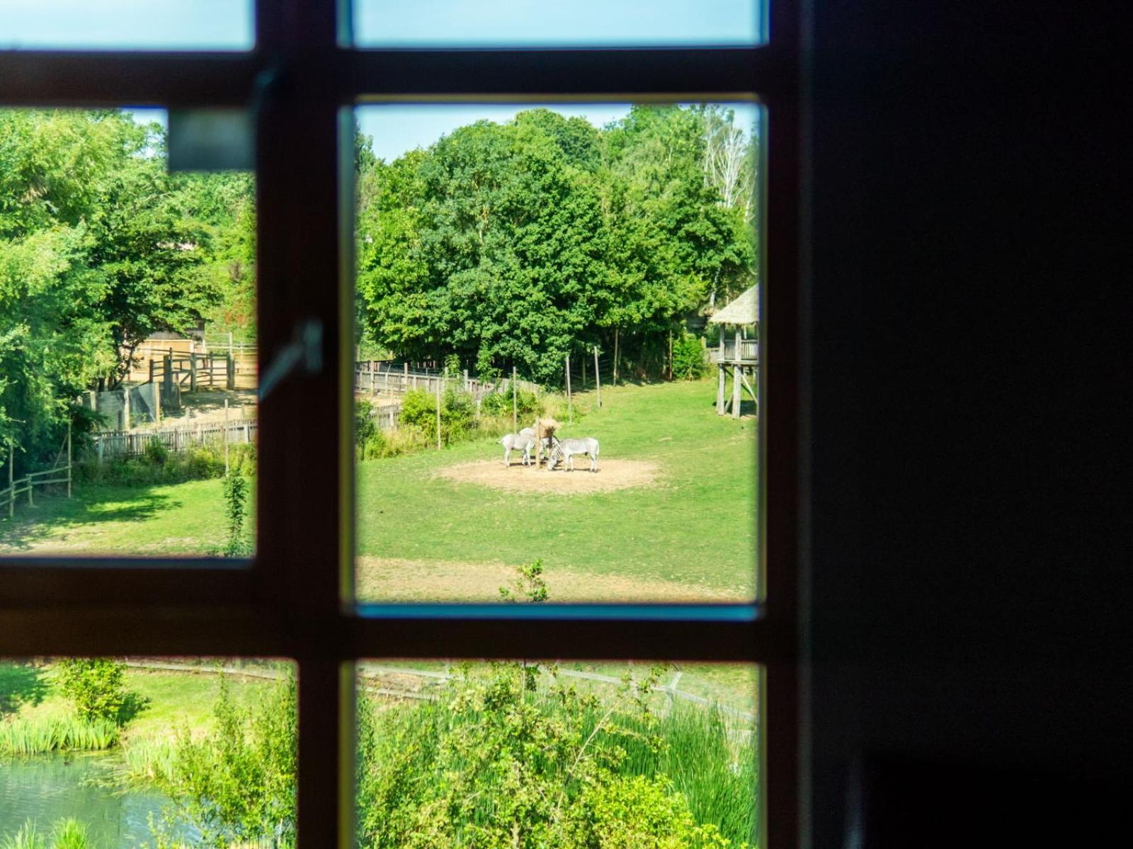 Chessington Safari Hotel Exterior foto